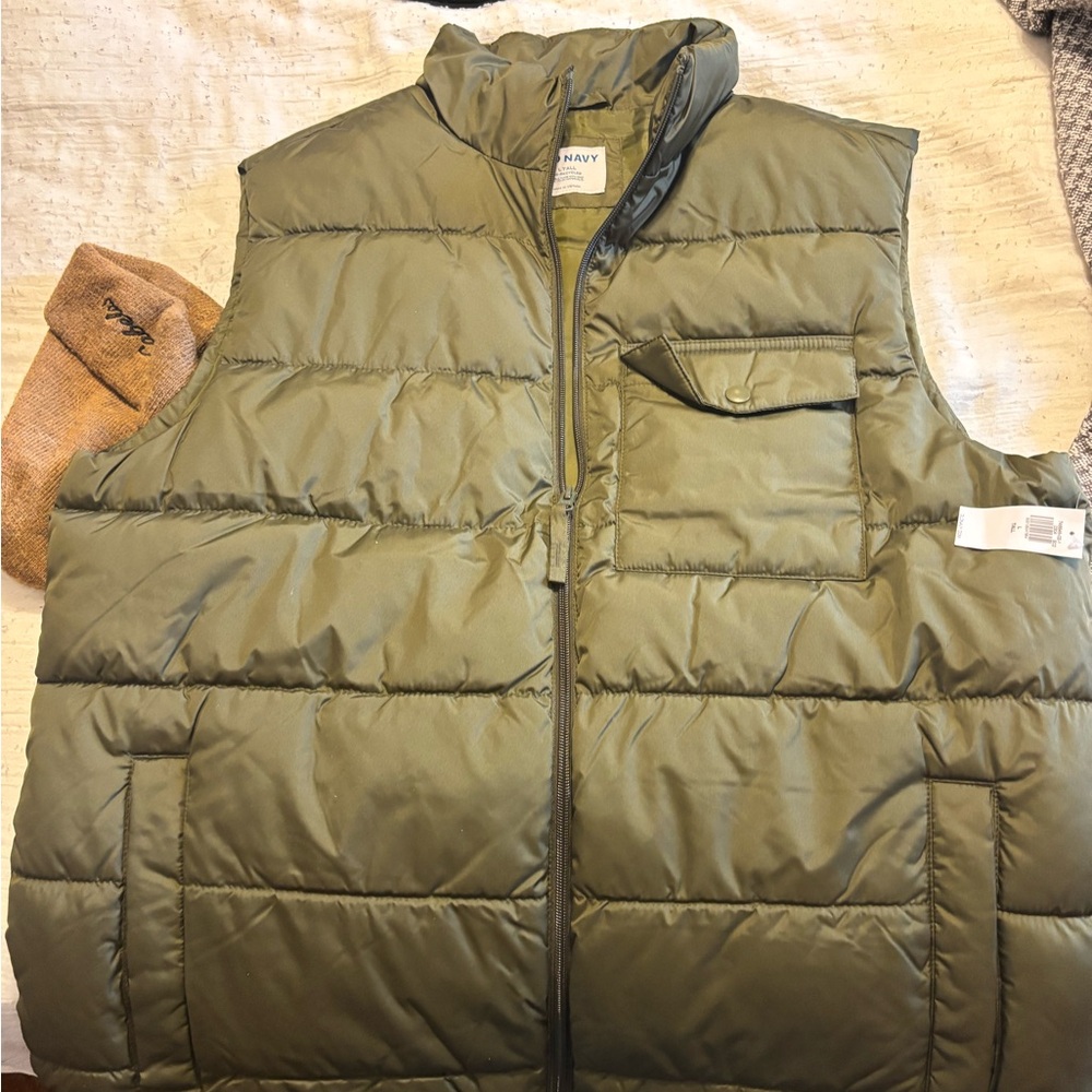 Old Navy Men's Green Quilted Vest